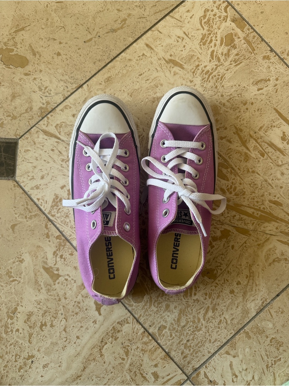 Converse Low Top Sneakers in Purple Size 8 Women's